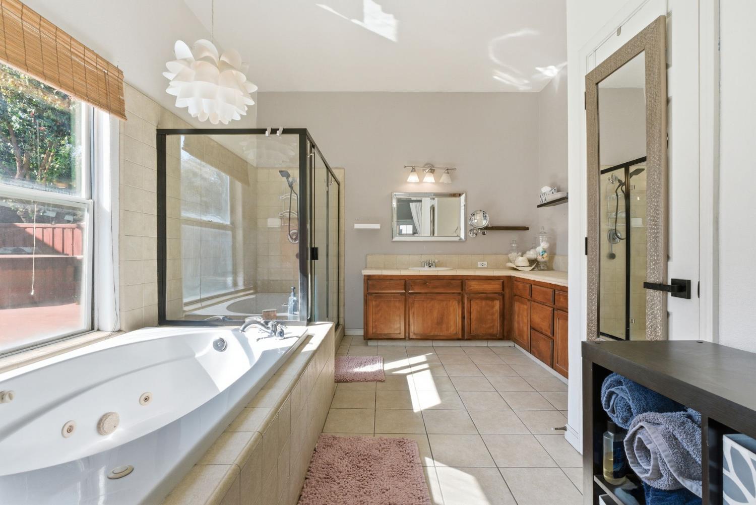 1109 W Cinnamon Ave, Hanford, CA 93230