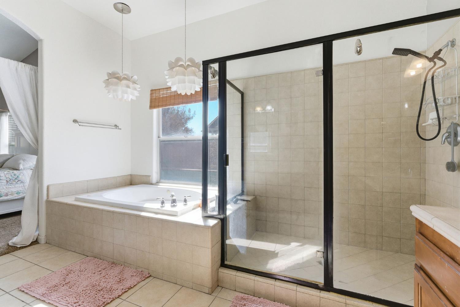 1109 W Cinnamon Ave, Hanford, CA 93230