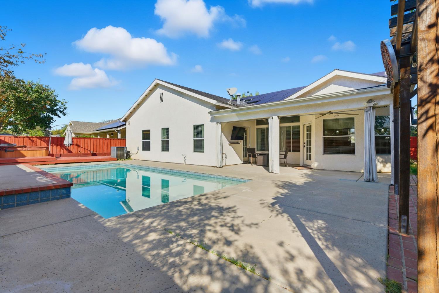 1109 W Cinnamon Ave, Hanford, CA 93230