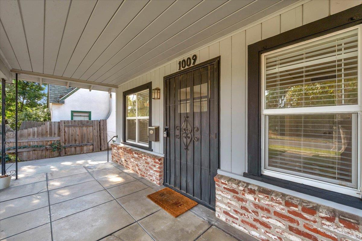 1009 N Vagedes, Fresno, CA 93728