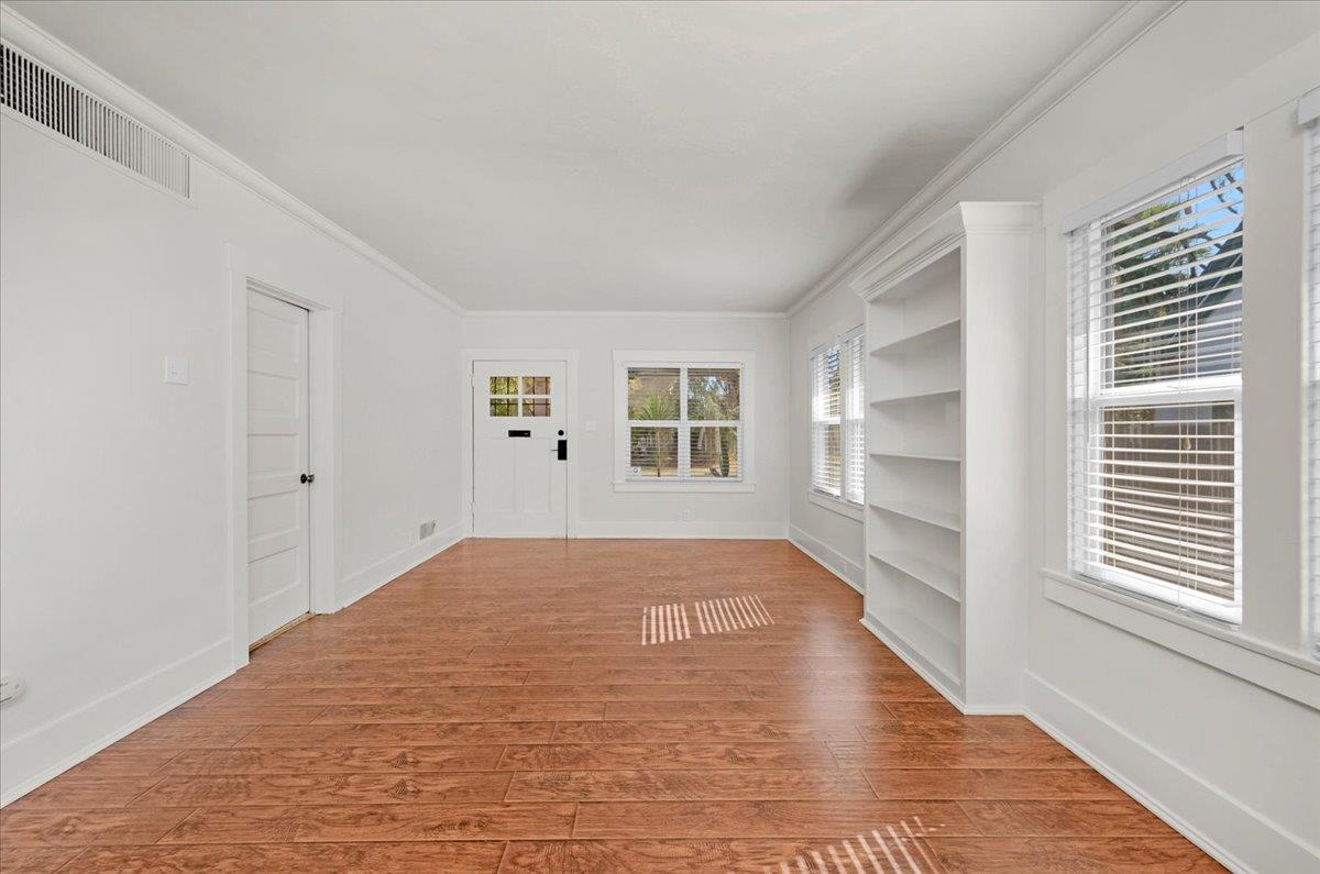 1009 N Vagedes, Fresno, CA 93728