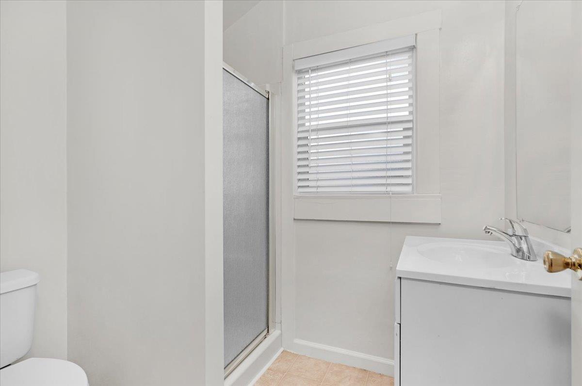 1009 N Vagedes, Fresno, CA 93728