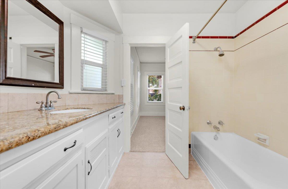 1009 N Vagedes, Fresno, CA 93728