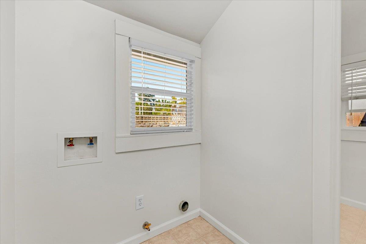 1009 N Vagedes, Fresno, CA 93728