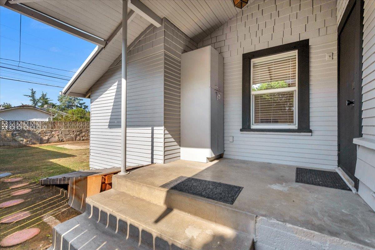 1009 N Vagedes, Fresno, CA 93728