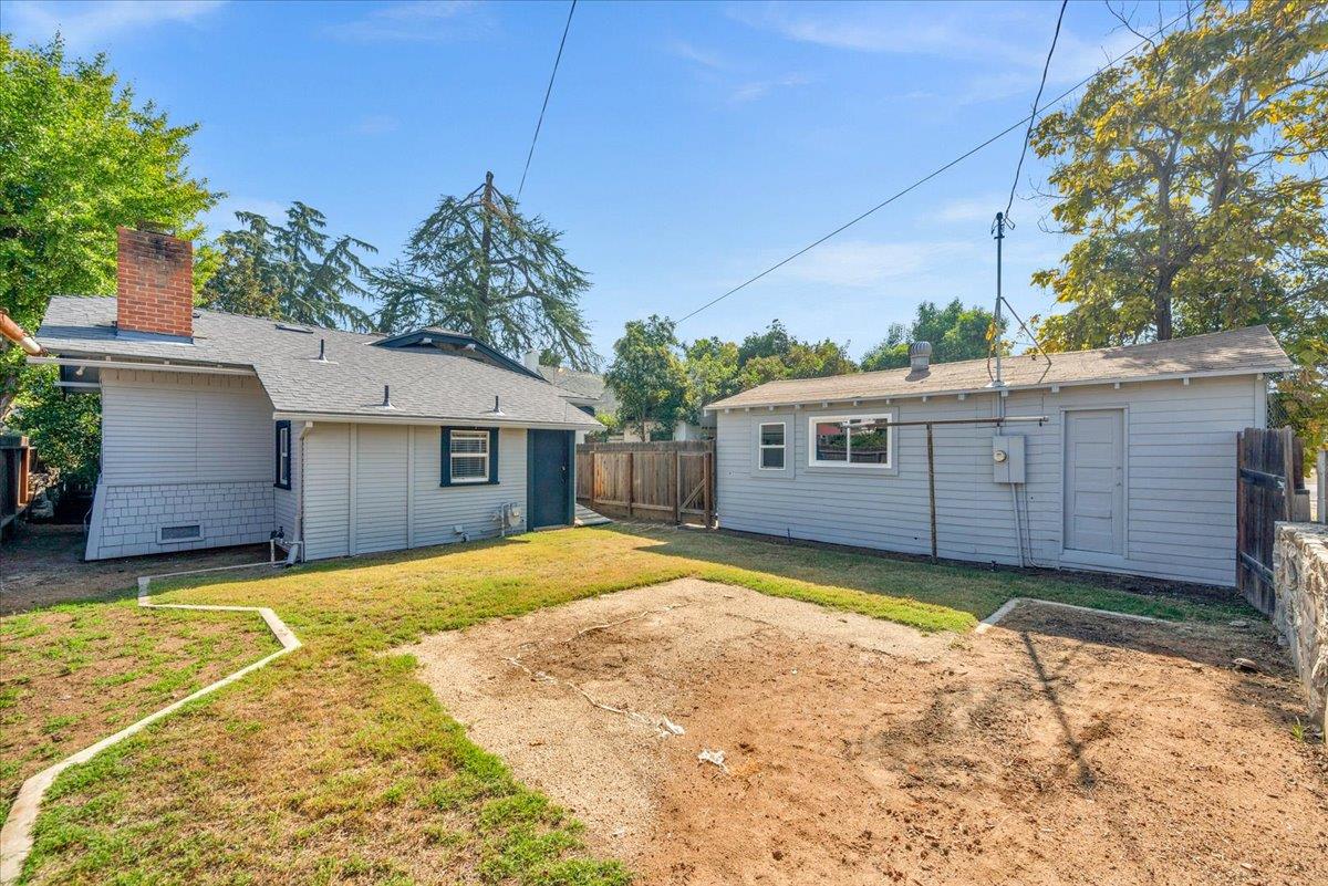 1009 N Vagedes, Fresno, CA 93728