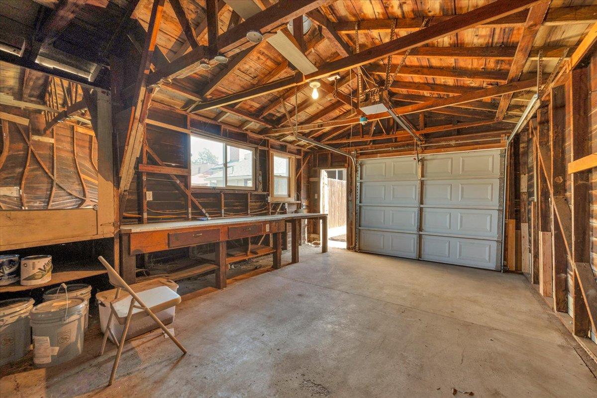 1009 N Vagedes, Fresno, CA 93728