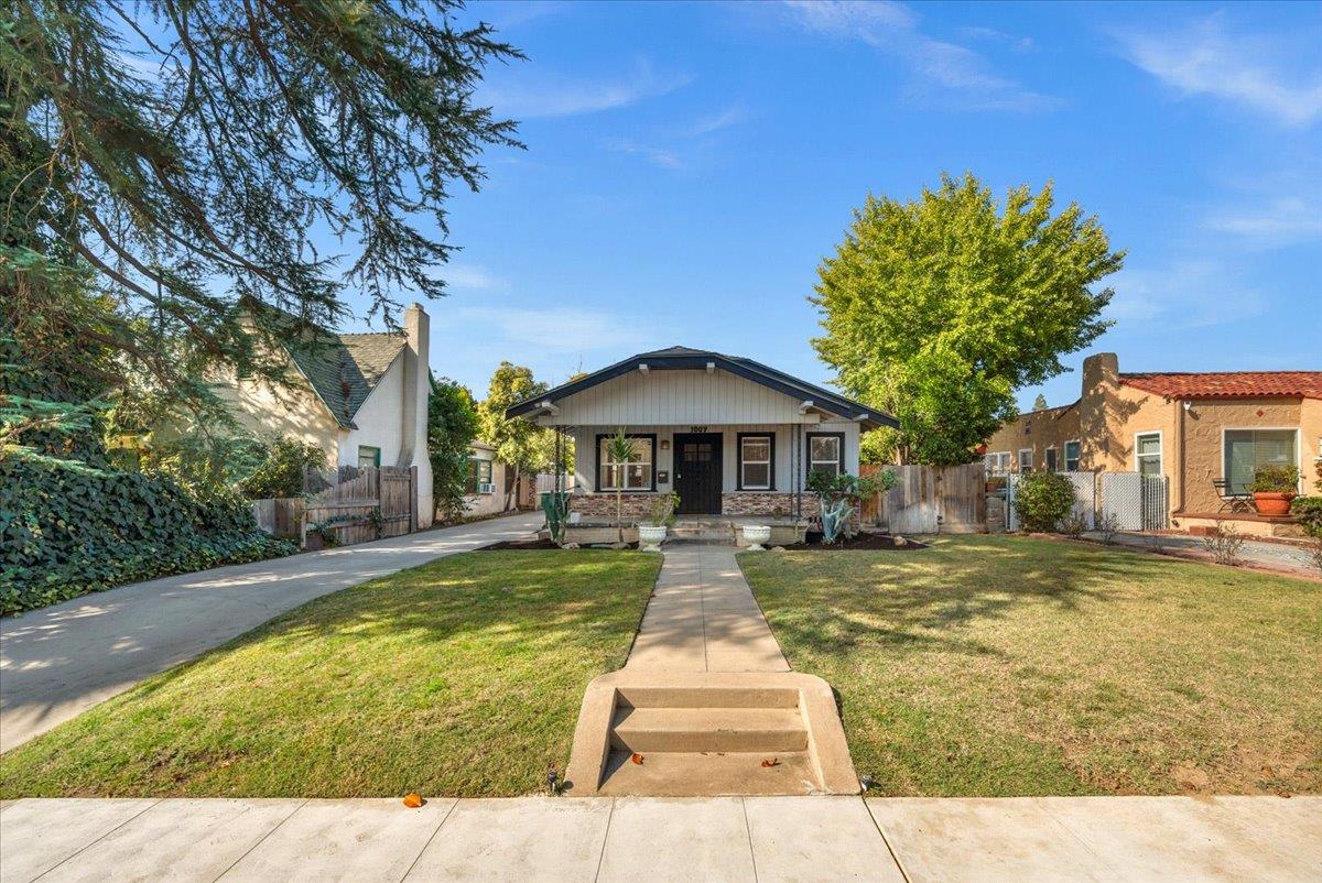 1009 N Vagedes, Fresno, CA 93728