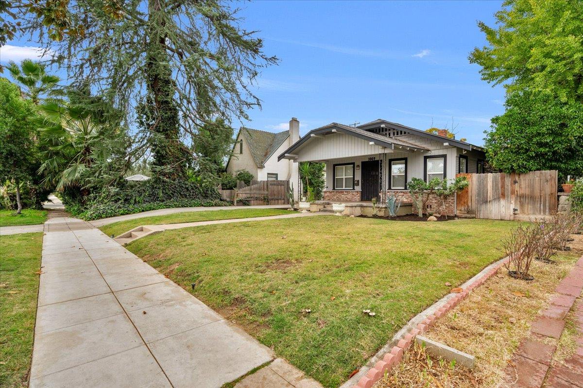 1009 N Vagedes, Fresno, CA 93728