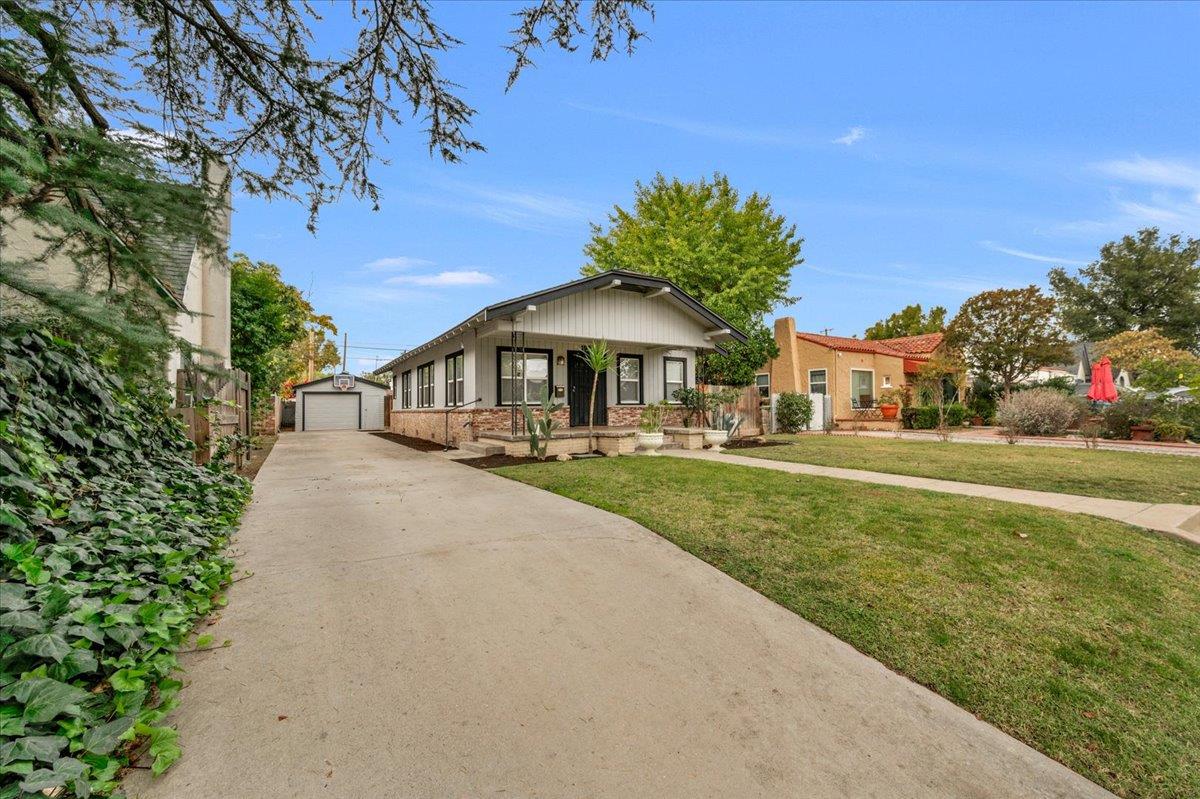 1009 N Vagedes, Fresno, CA 93728