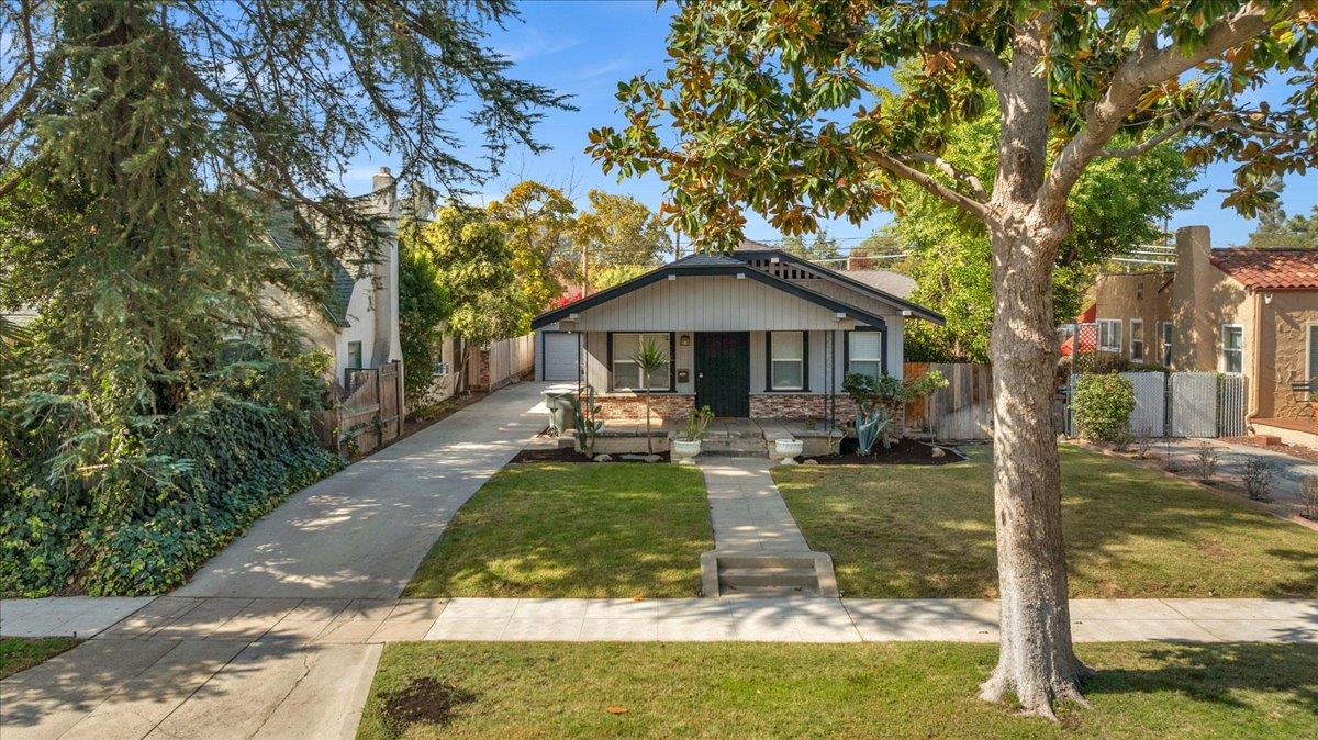 1009 N Vagedes, Fresno, CA 93728