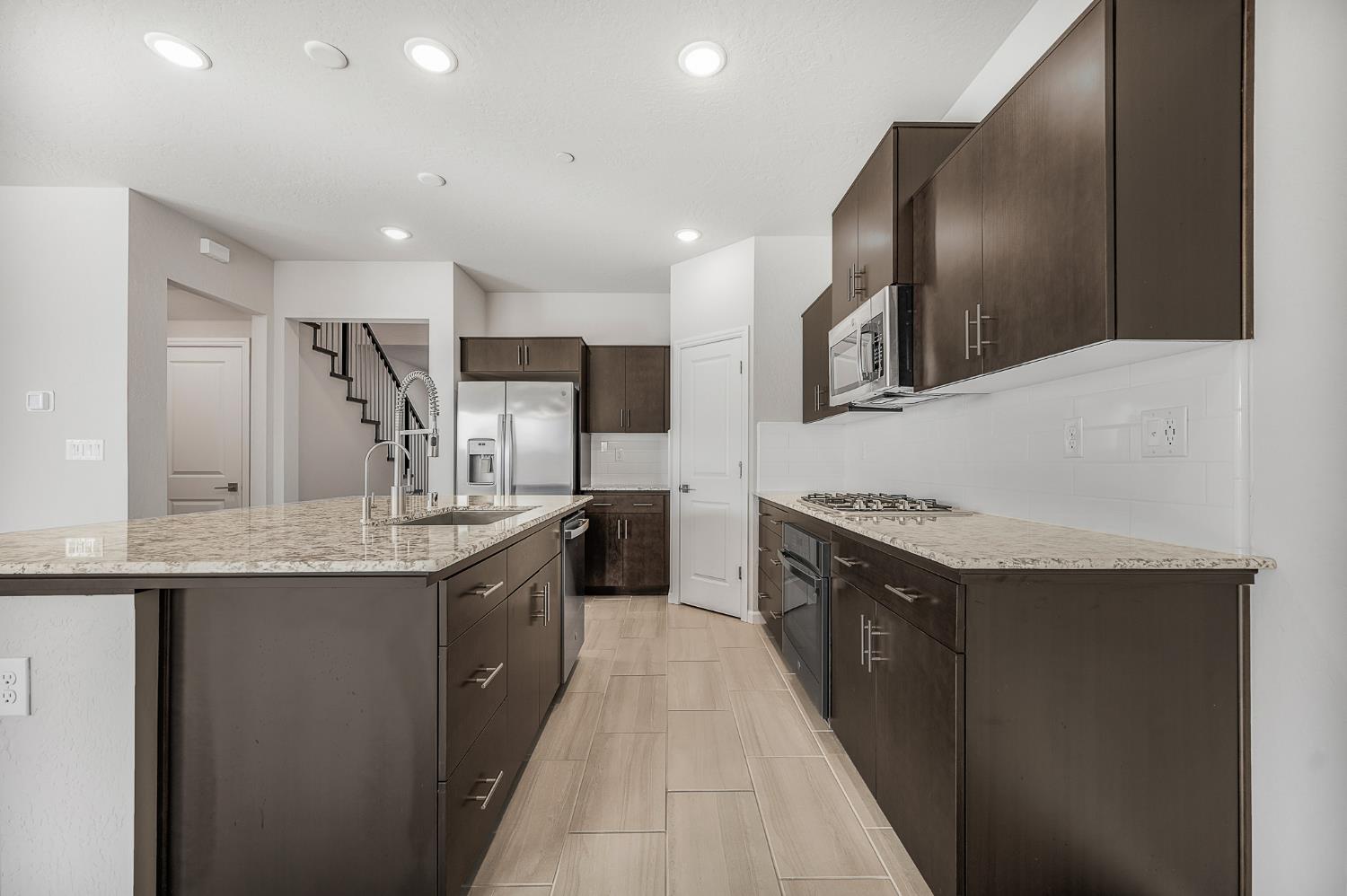 503 Cathedral Ct S, Madera, CA 93636