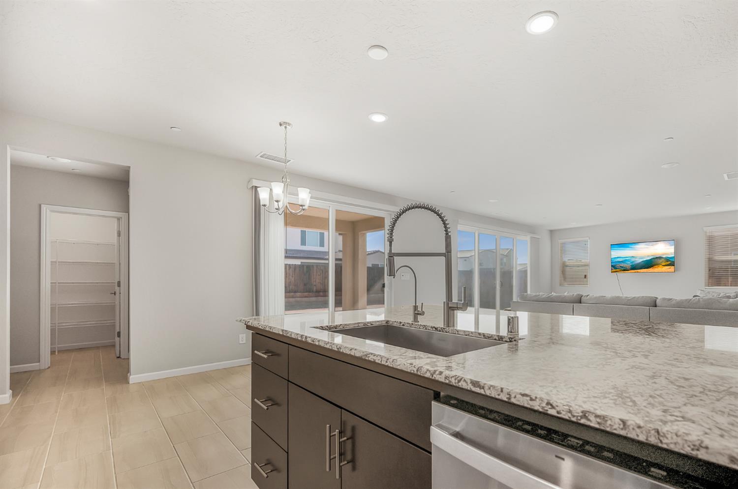 503 Cathedral Ct S, Madera, CA 93636