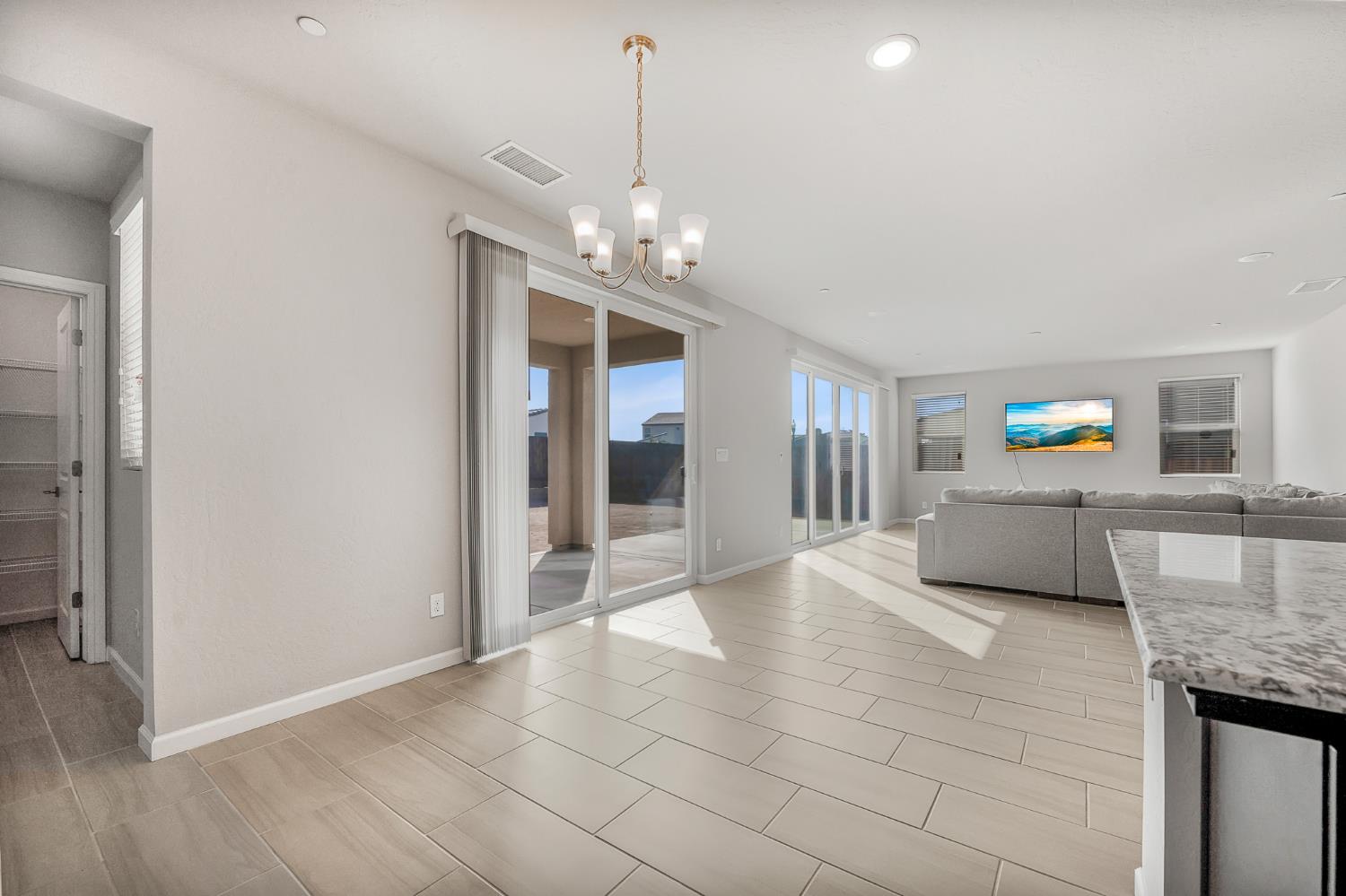 503 Cathedral Ct S, Madera, CA 93636