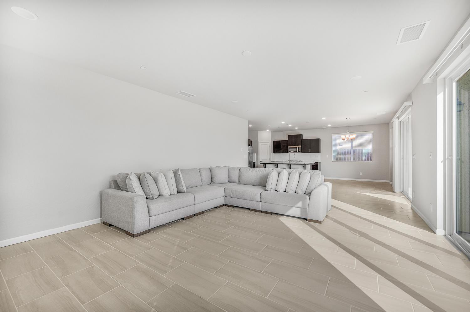 503 Cathedral Ct S, Madera, CA 93636