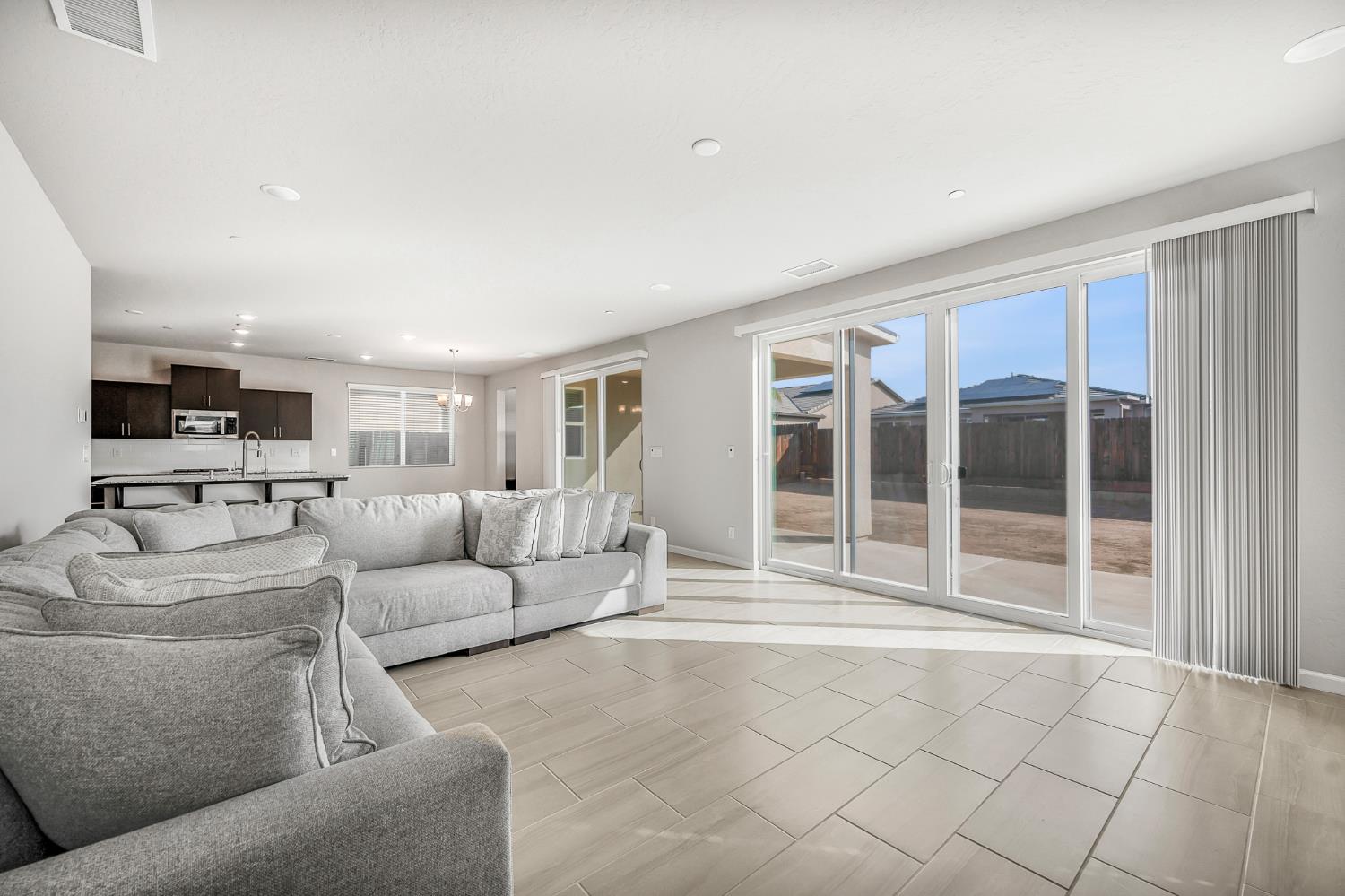 503 Cathedral Ct S, Madera, CA 93636