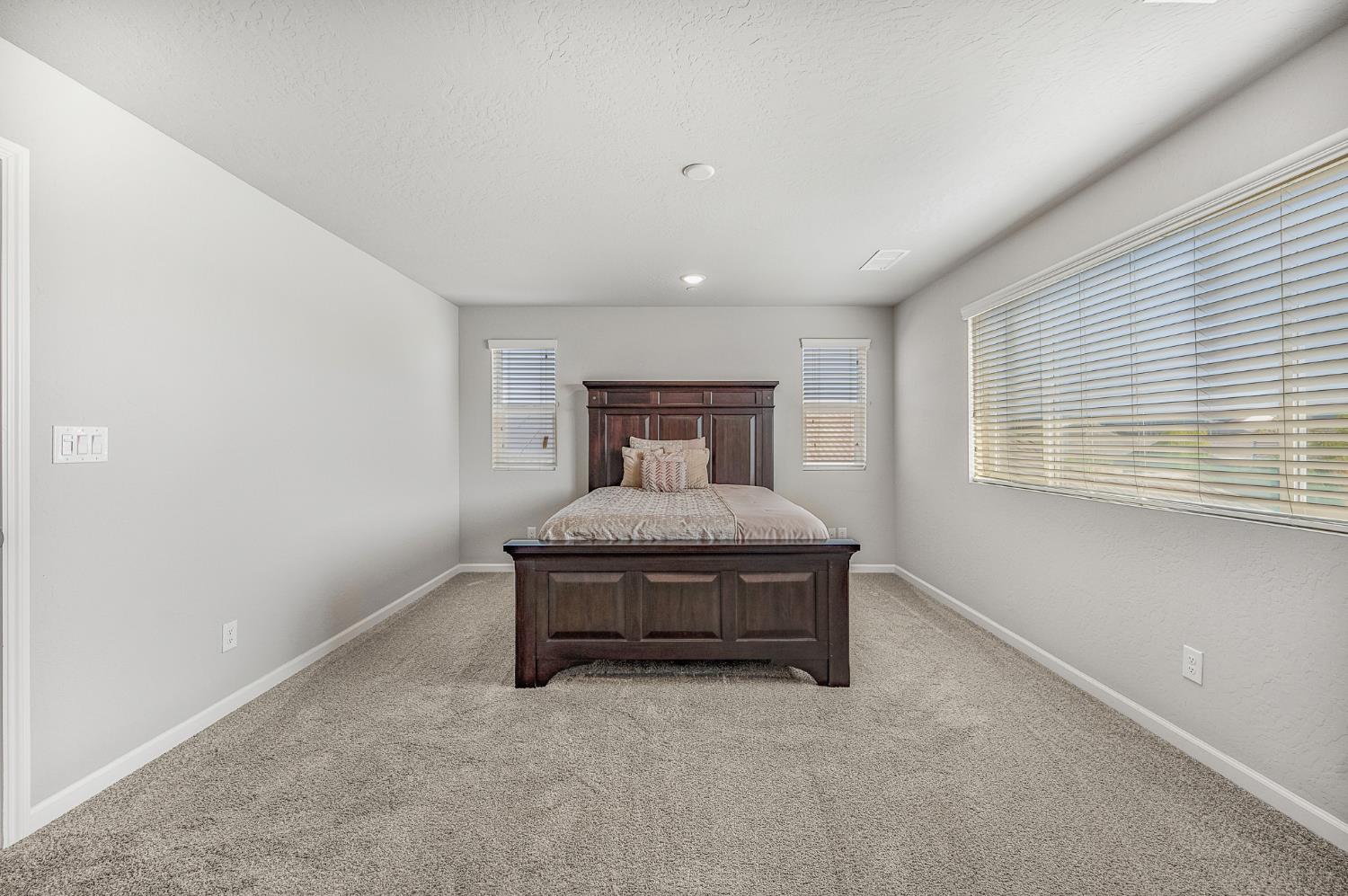 503 Cathedral Ct S, Madera, CA 93636