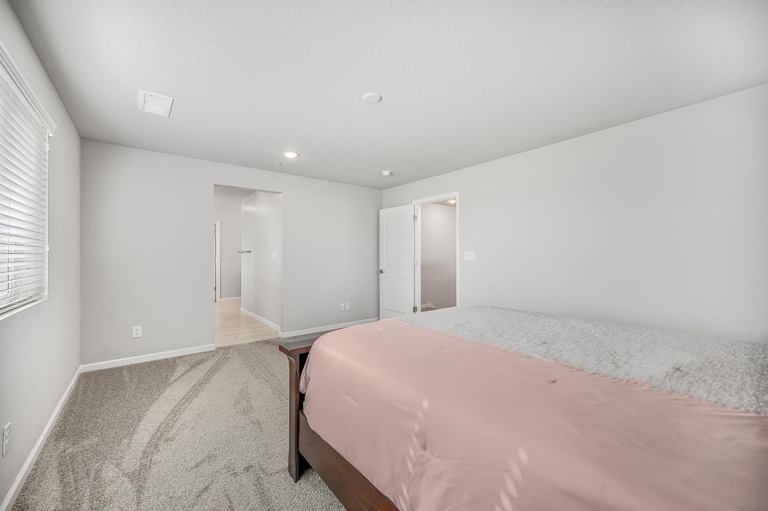 503 Cathedral Ct S, Madera, CA 93636