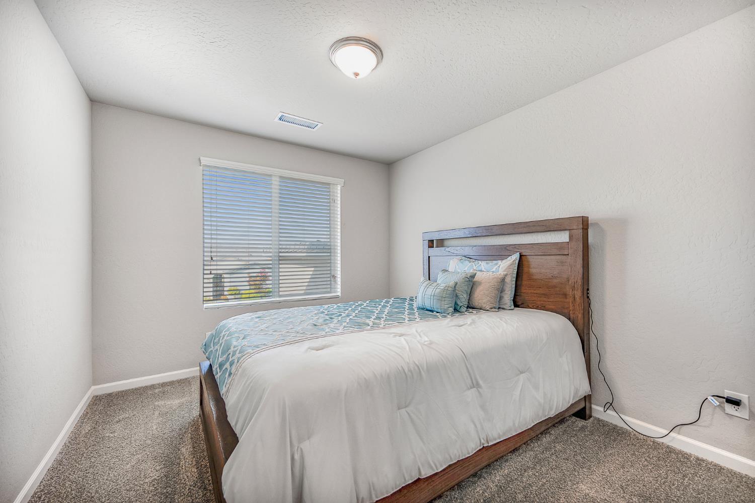 503 Cathedral Ct S, Madera, CA 93636