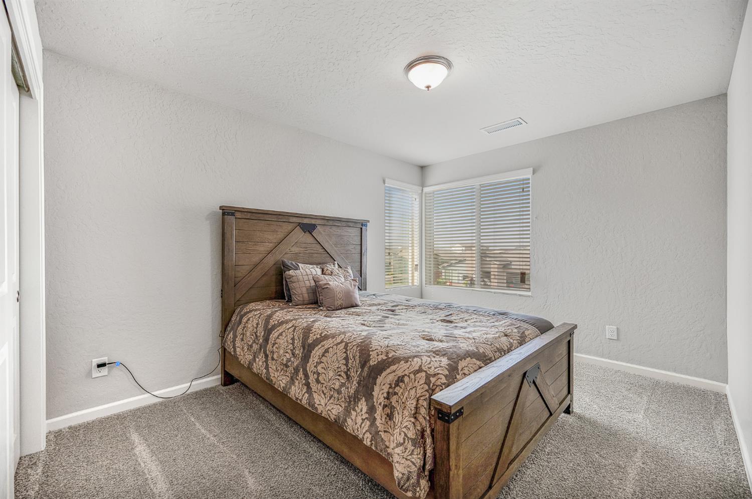 503 Cathedral Ct S, Madera, CA 93636