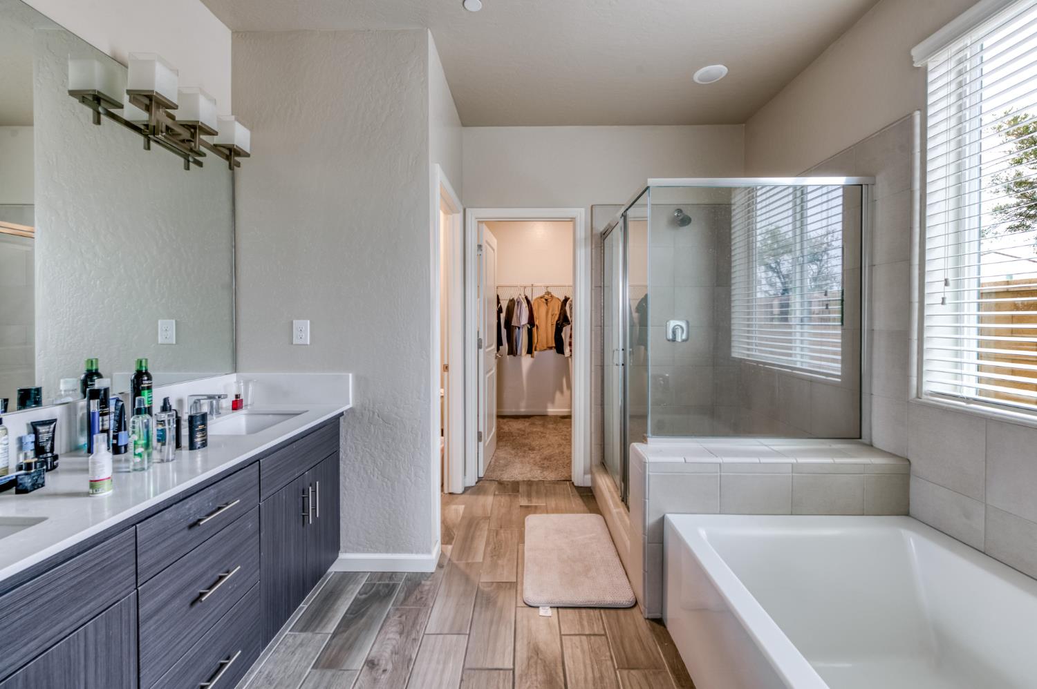 568 Atlantica Dr S, Madera, CA 93636