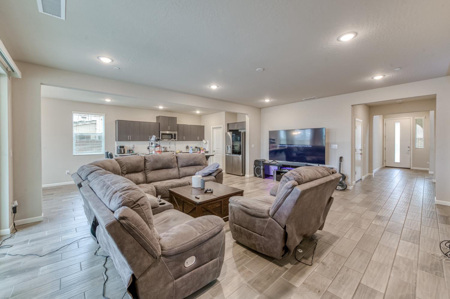 568 Atlantica Dr S, Madera, CA 93636