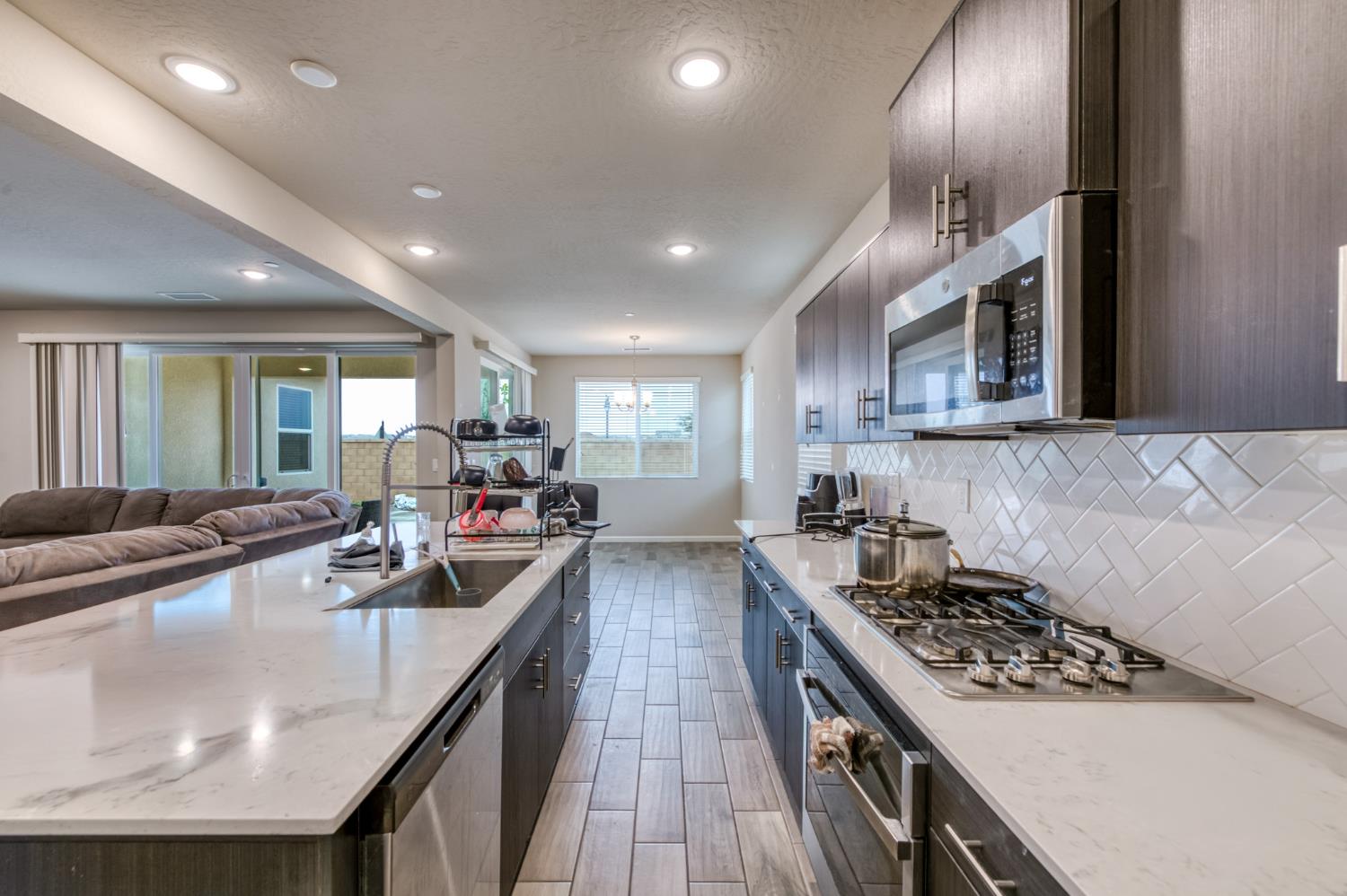 568 Atlantica Dr S, Madera, CA 93636