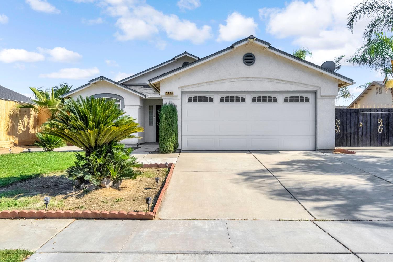 1706 Tucker Ave, Sanger, CA 93657