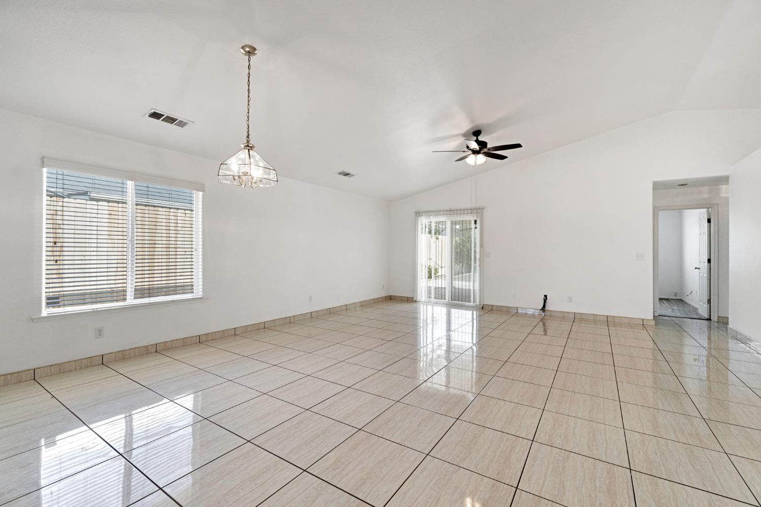 1706 Tucker Ave, Sanger, CA 93657