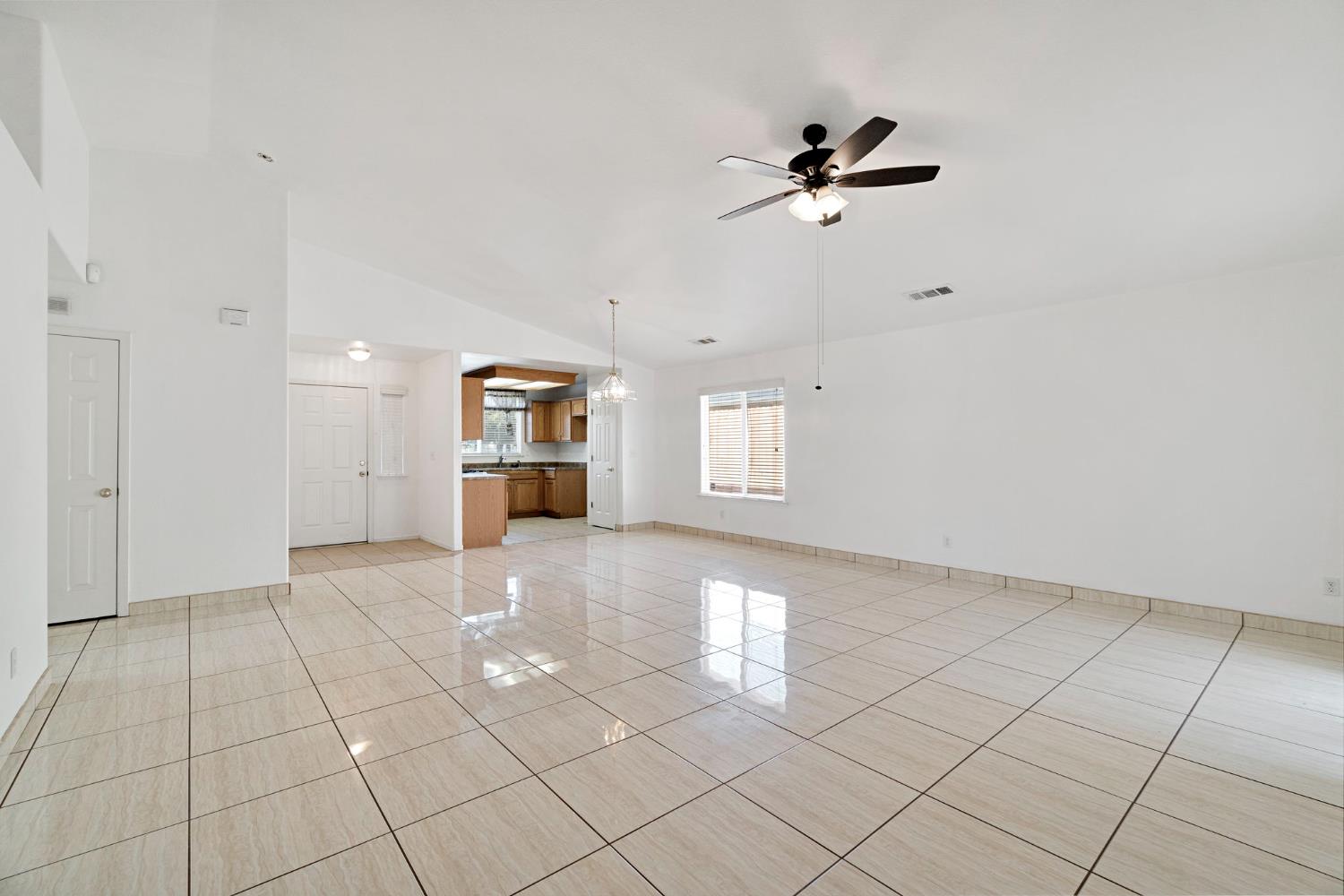 1706 Tucker Ave, Sanger, CA 93657