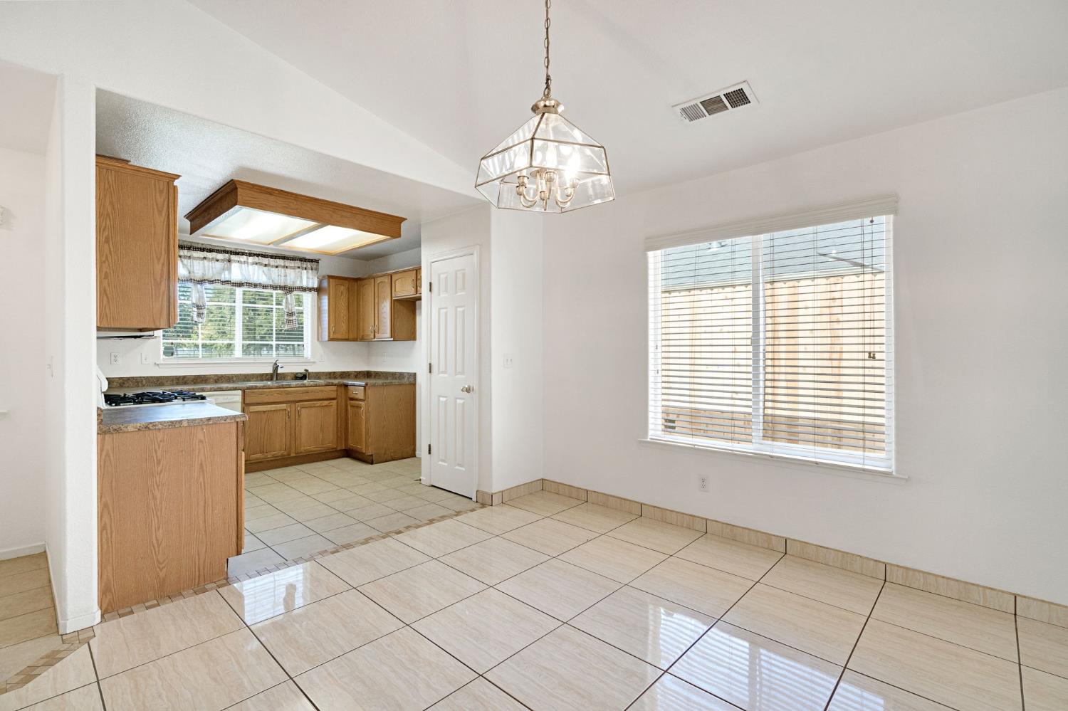 1706 Tucker Ave, Sanger, CA 93657