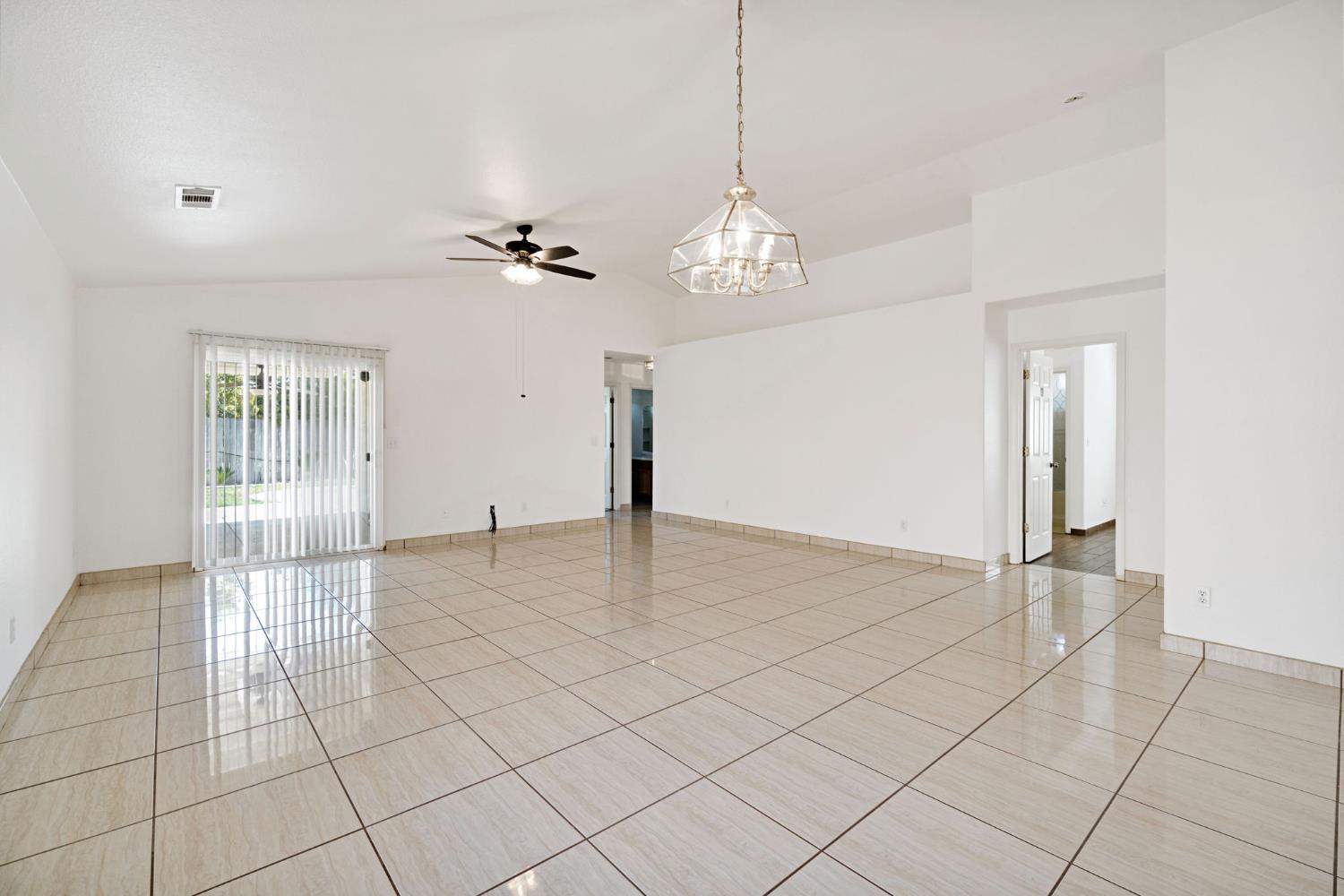 1706 Tucker Ave, Sanger, CA 93657