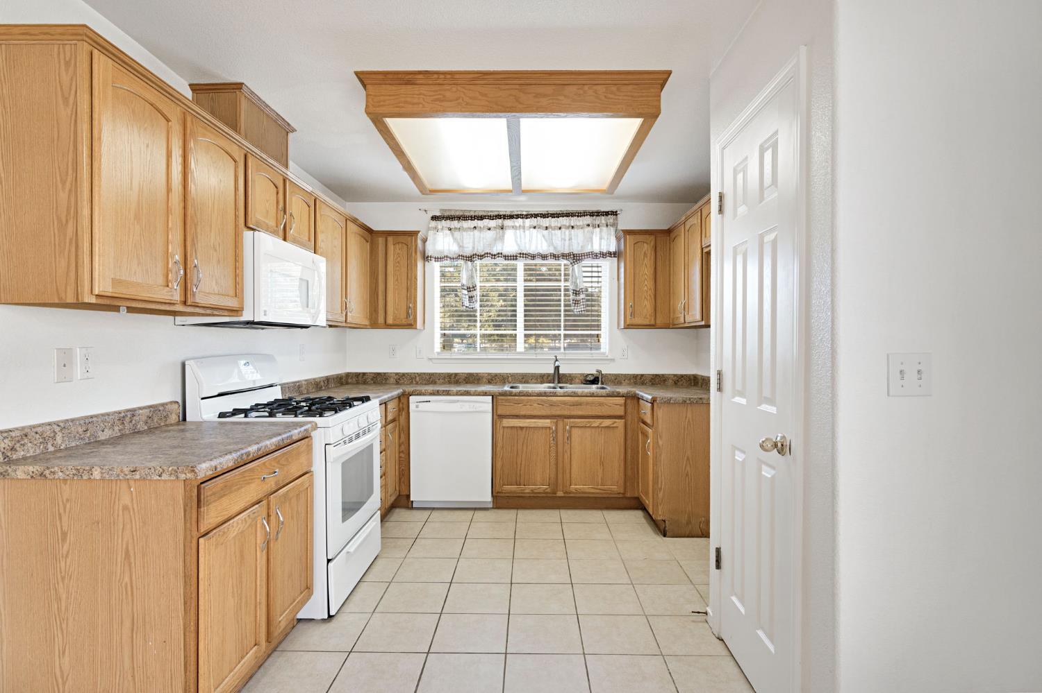 1706 Tucker Ave, Sanger, CA 93657