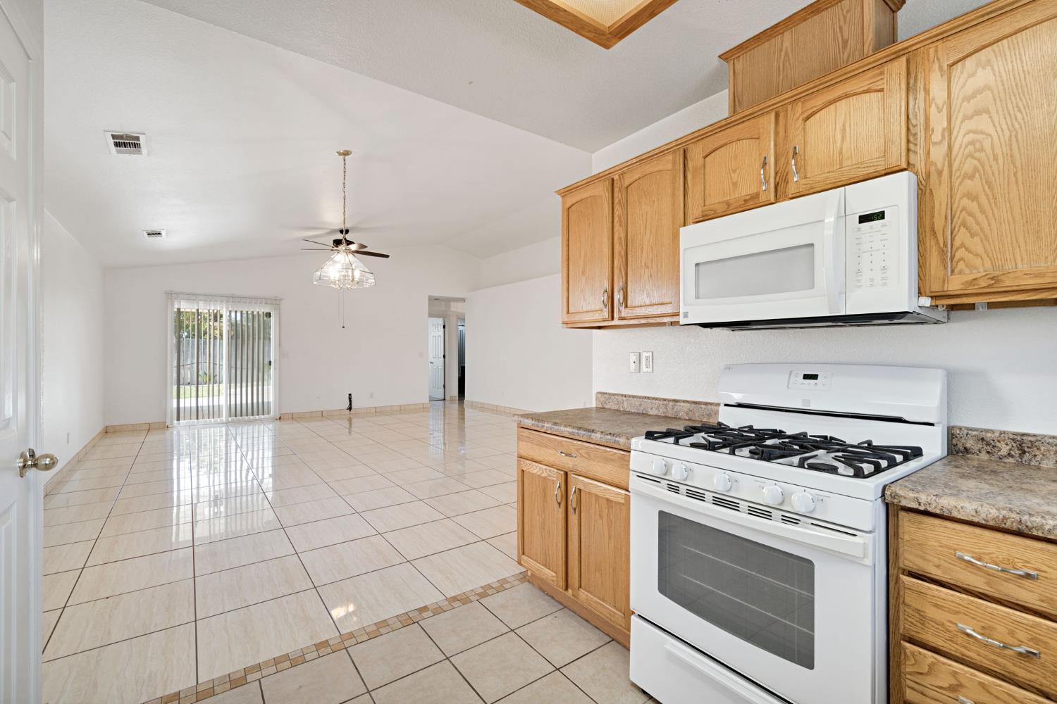 1706 Tucker Ave, Sanger, CA 93657