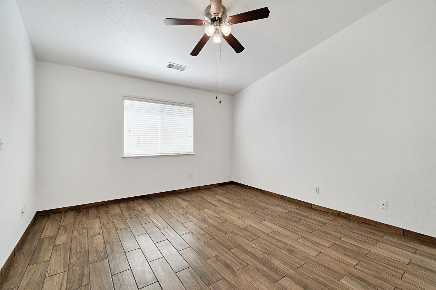 1706 Tucker Ave, Sanger, CA 93657