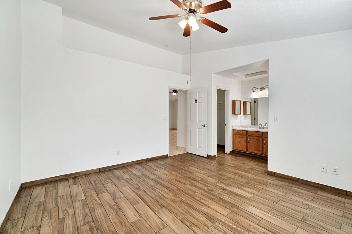 1706 Tucker Ave, Sanger, CA 93657