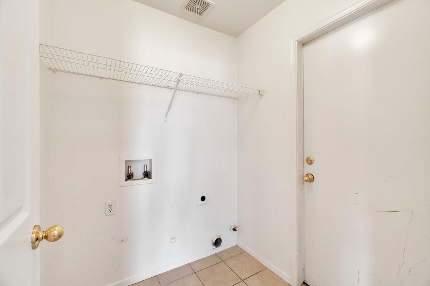 1706 Tucker Ave, Sanger, CA 93657