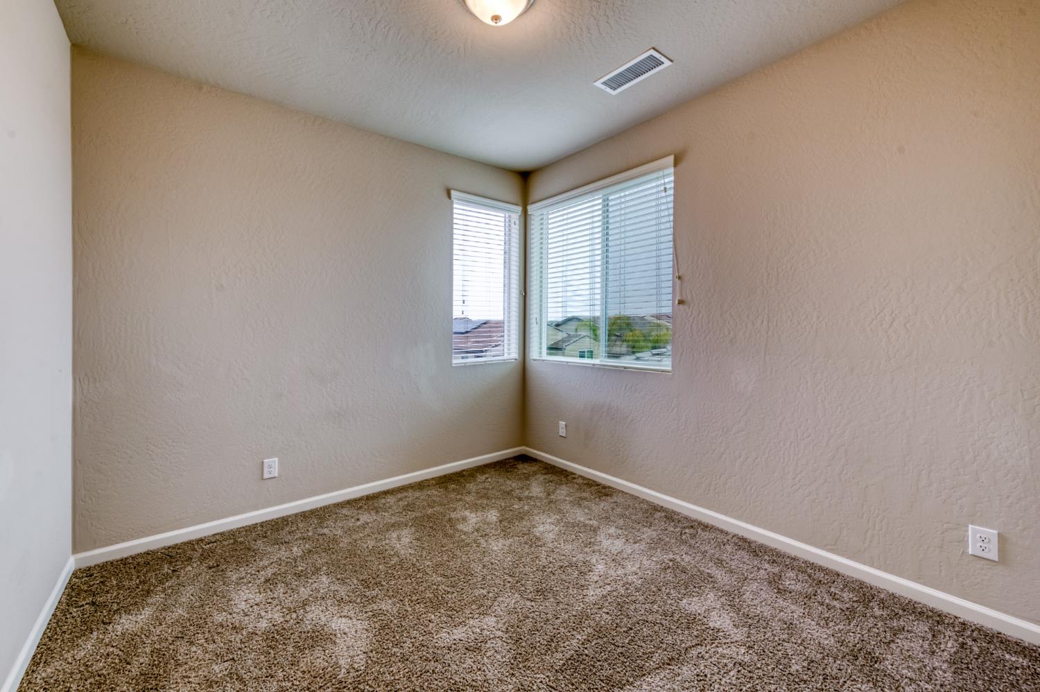 518 Traverse Dr S, Madera, CA 93636