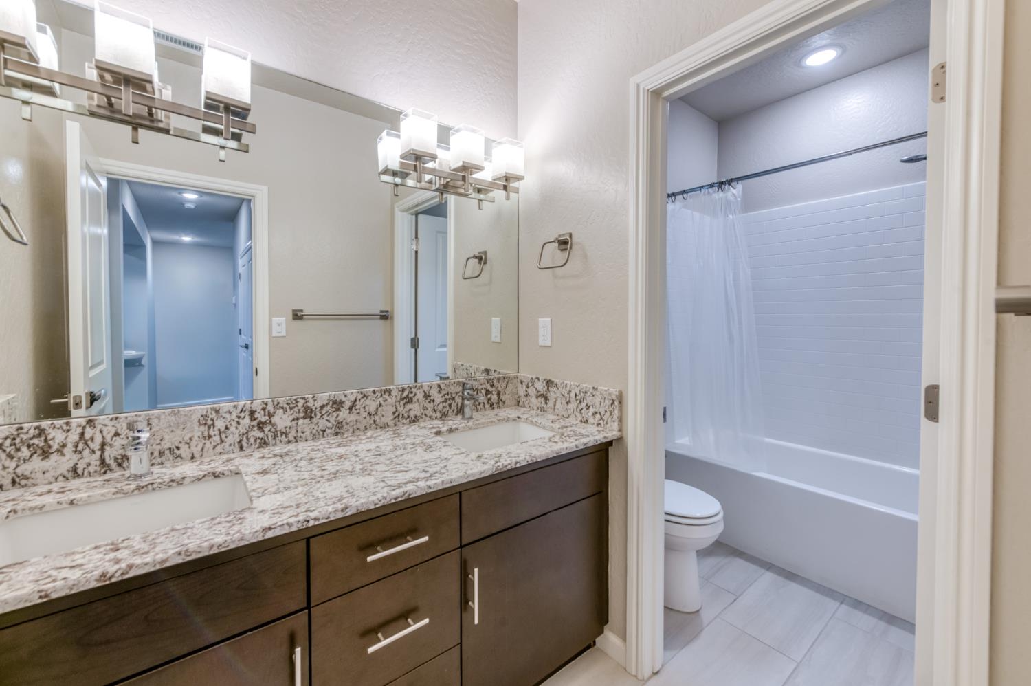 518 Traverse Dr S, Madera, CA 93636