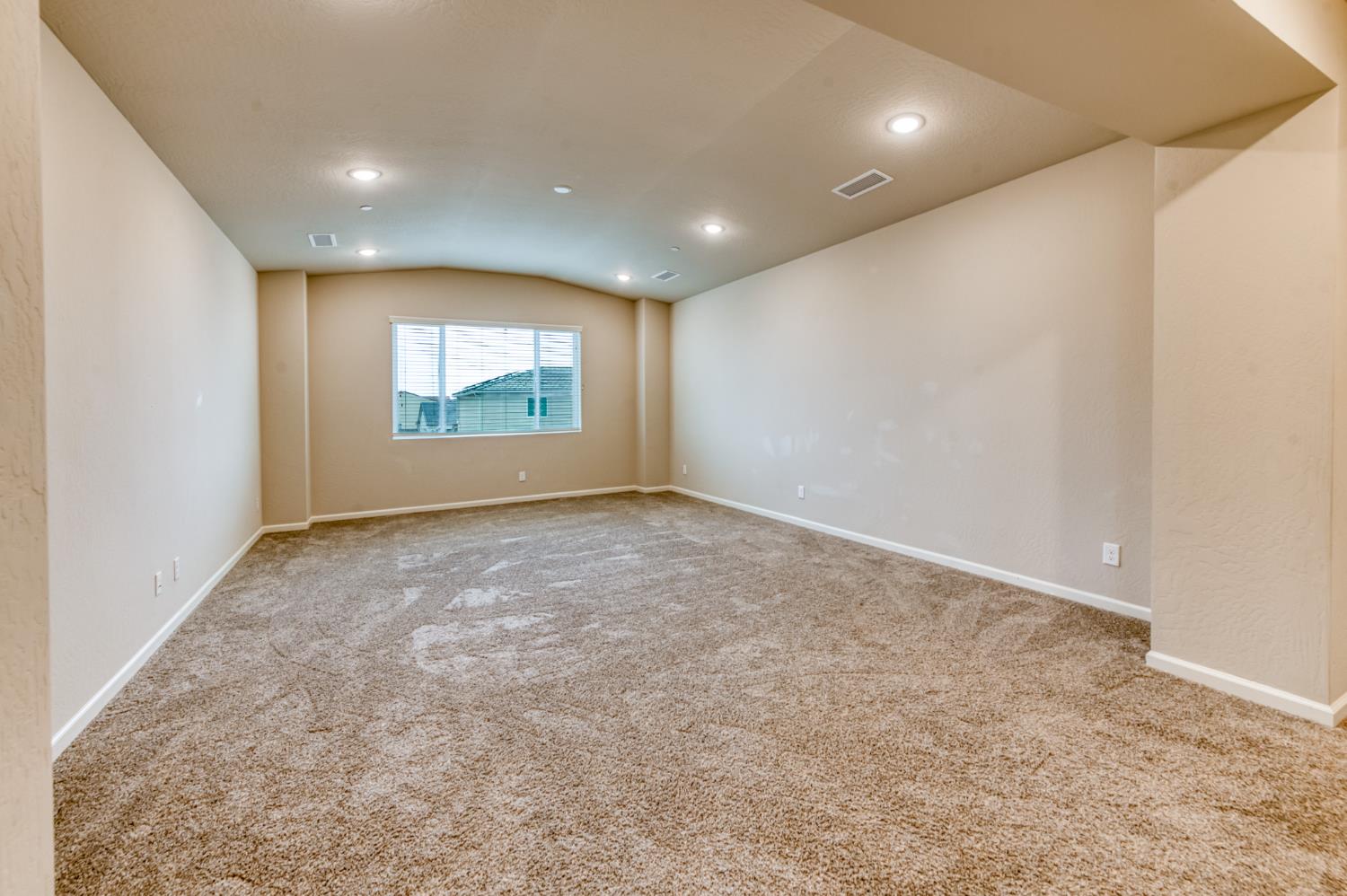 518 Traverse Dr S, Madera, CA 93636