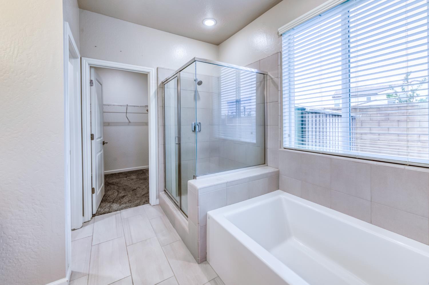 518 Traverse Dr S, Madera, CA 93636