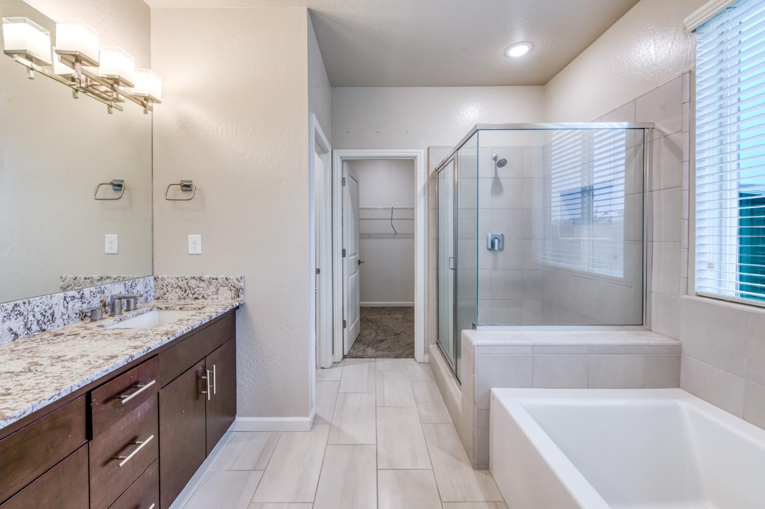 518 Traverse Dr S, Madera, CA 93636