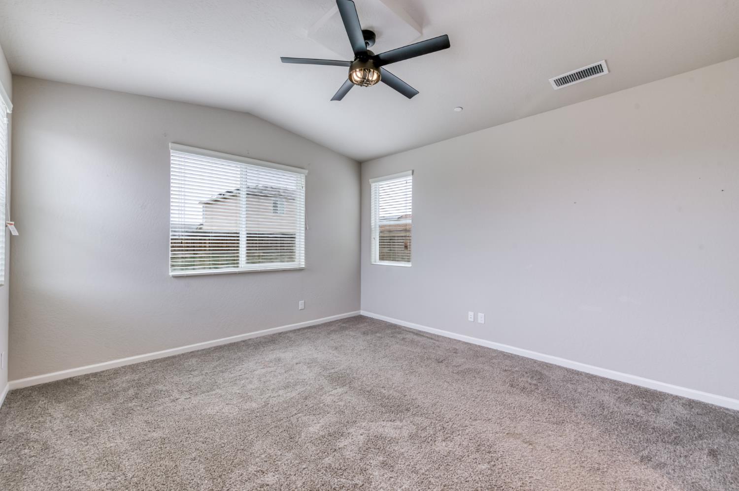 518 Traverse Dr S, Madera, CA 93636