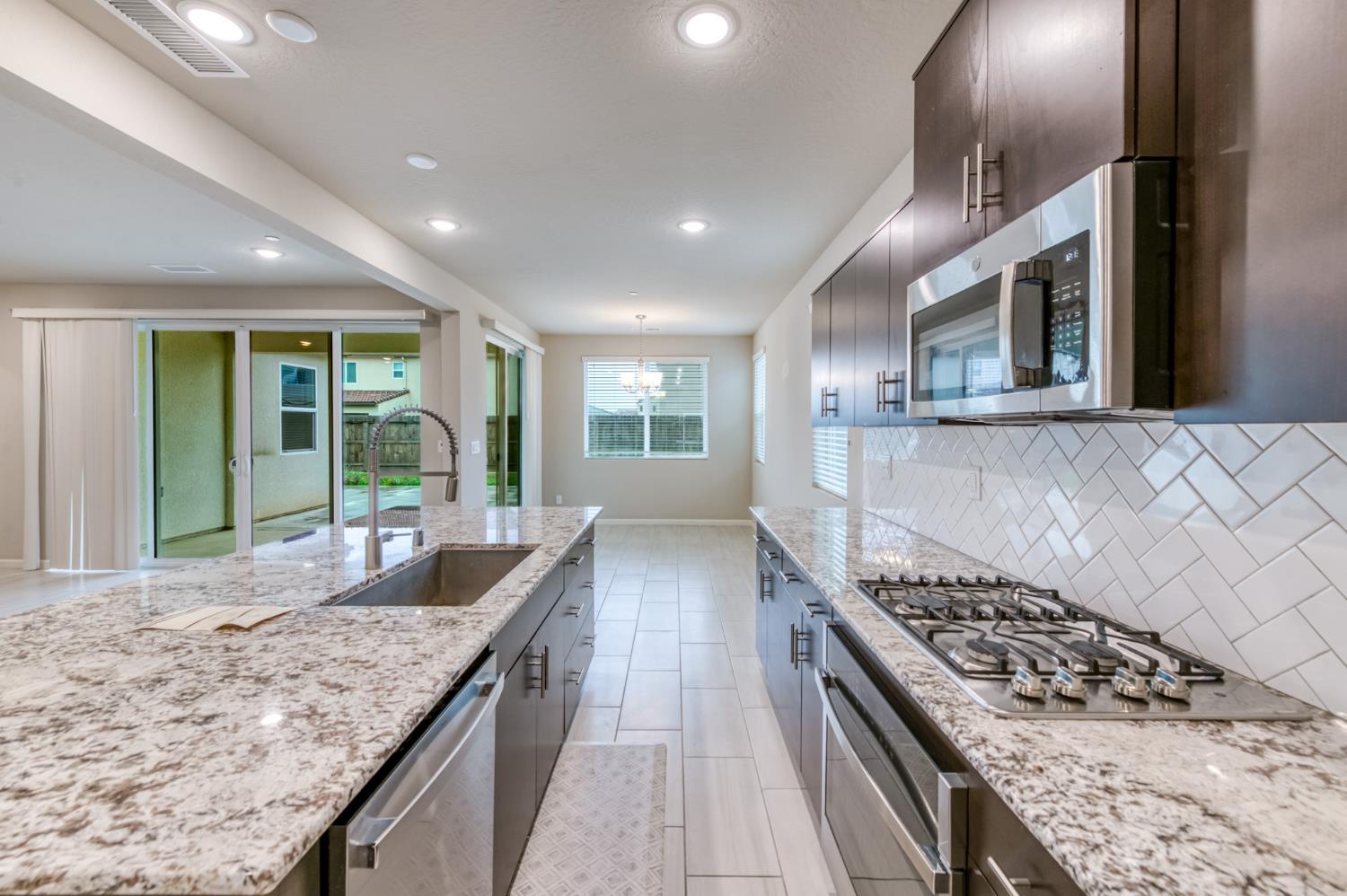 518 Traverse Dr S, Madera, CA 93636