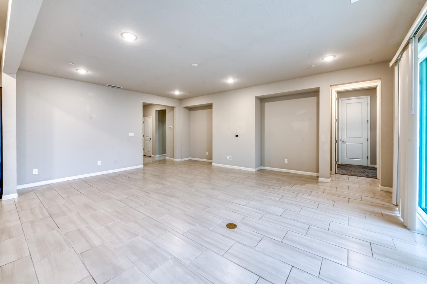 518 Traverse Dr S, Madera, CA 93636