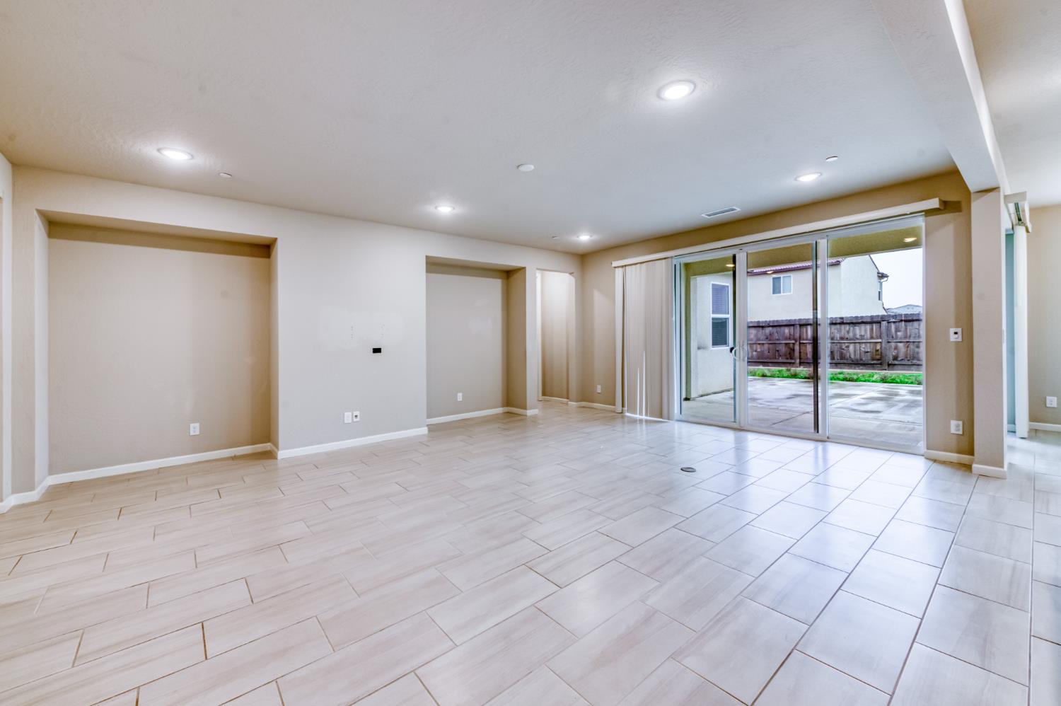 518 Traverse Dr S, Madera, CA 93636