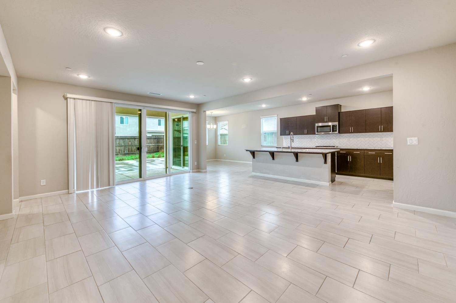 518 Traverse Dr S, Madera, CA 93636