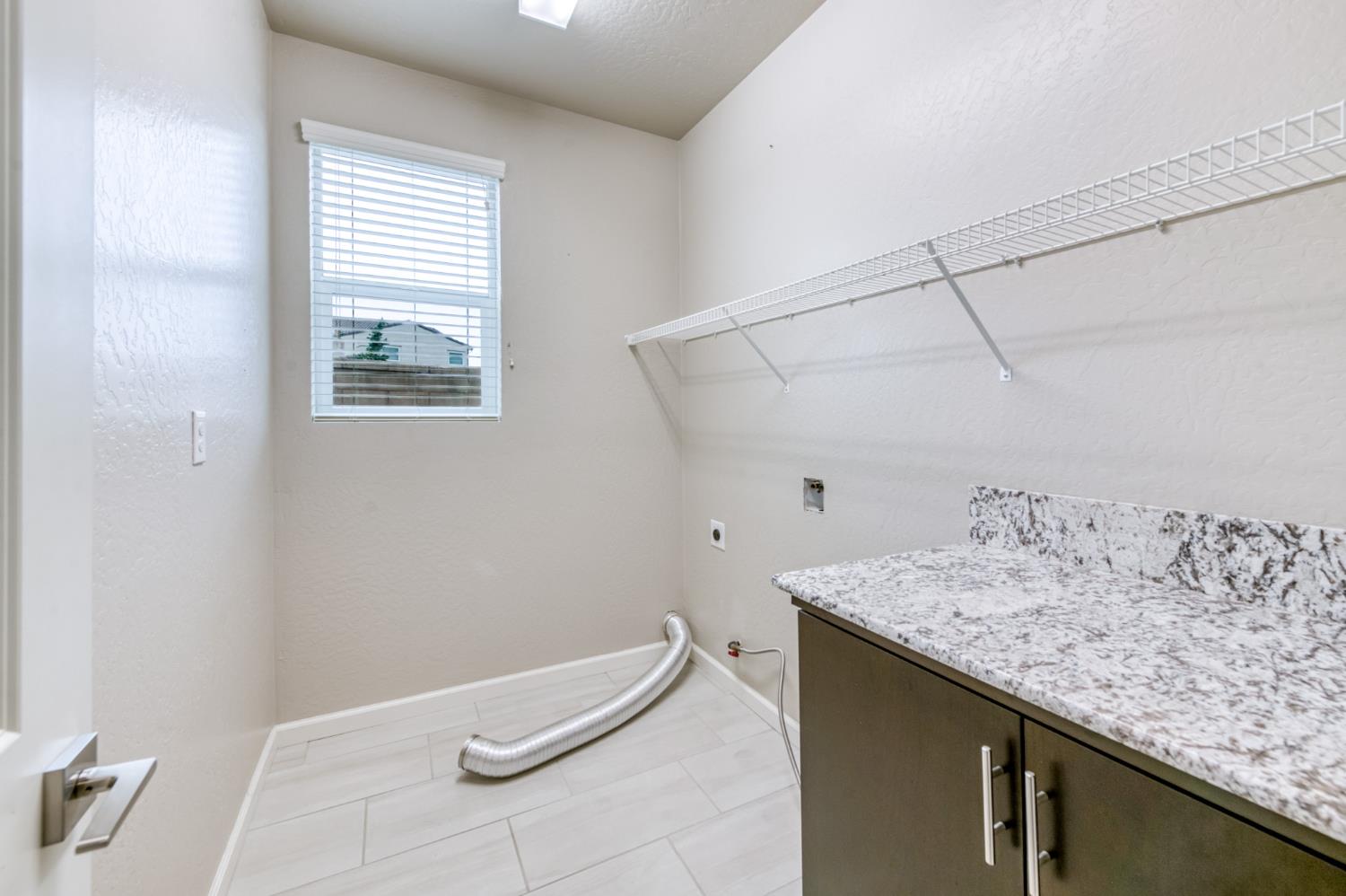 518 Traverse Dr S, Madera, CA 93636