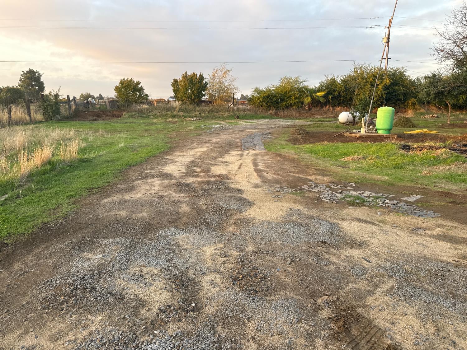 12740 E Robinson Ave, Sanger, CA 93657