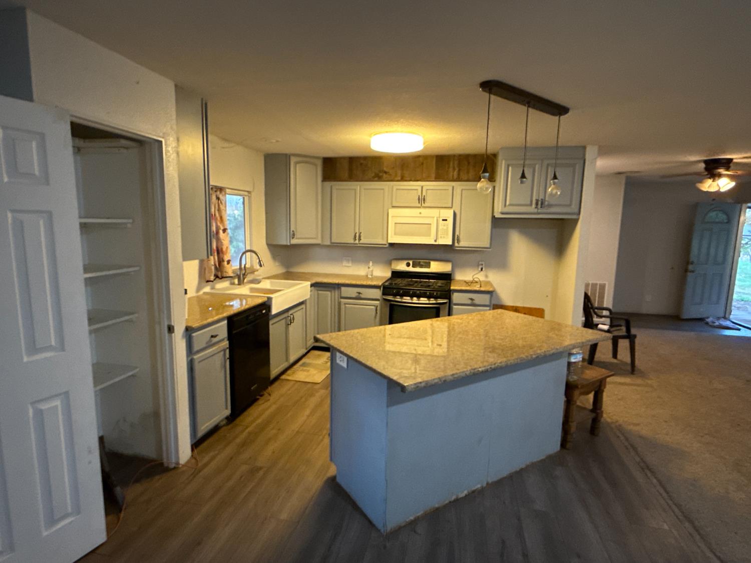 12740 E Robinson Ave, Sanger, CA 93657